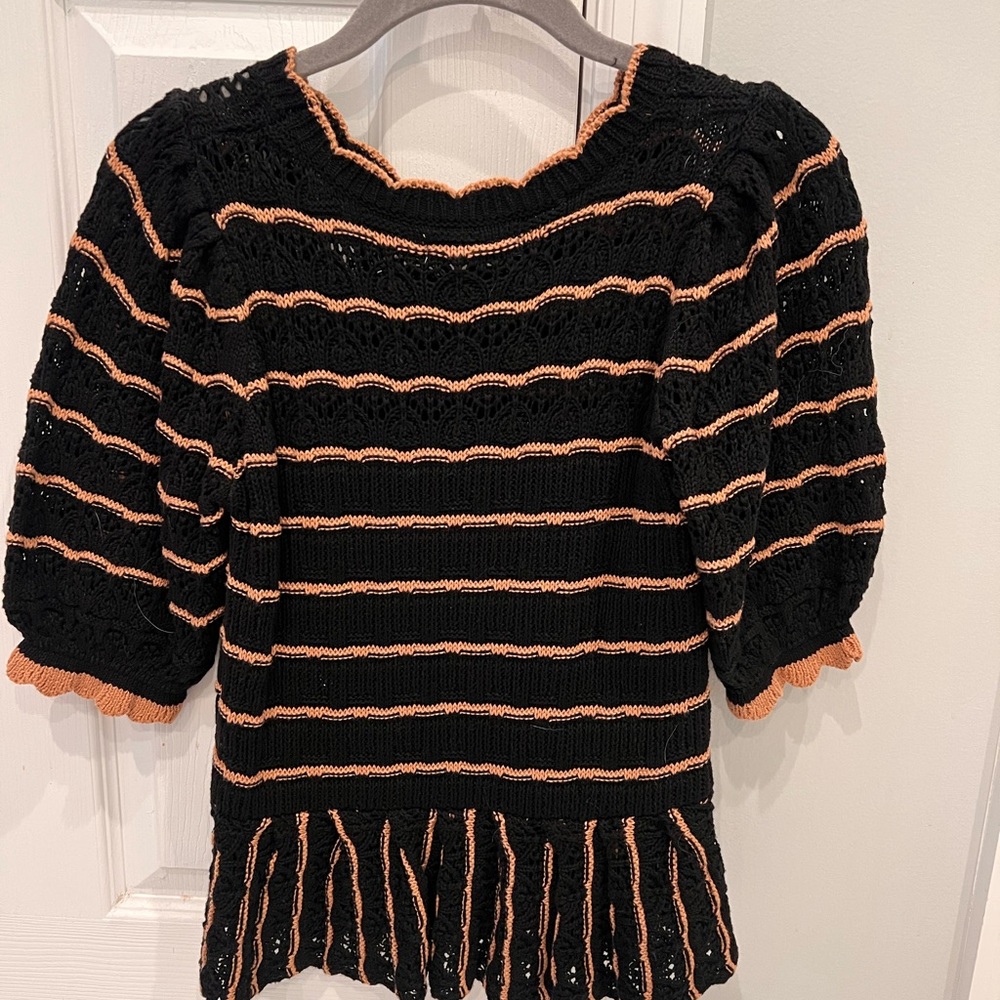 Enter short sleeve knit sweater
